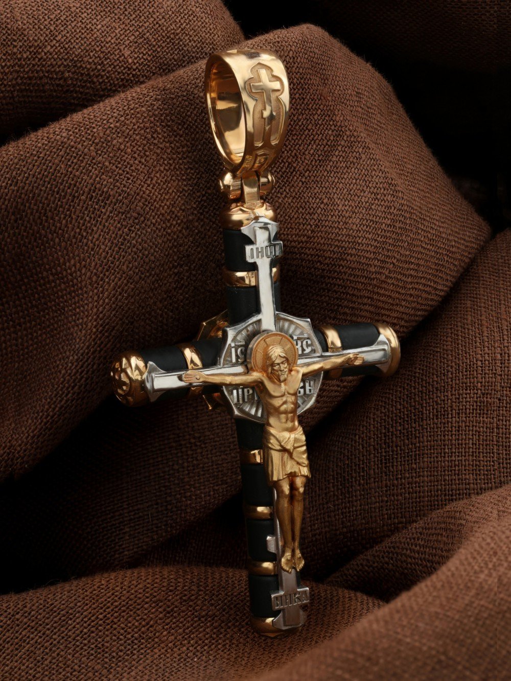 Крест из золота c ониксом