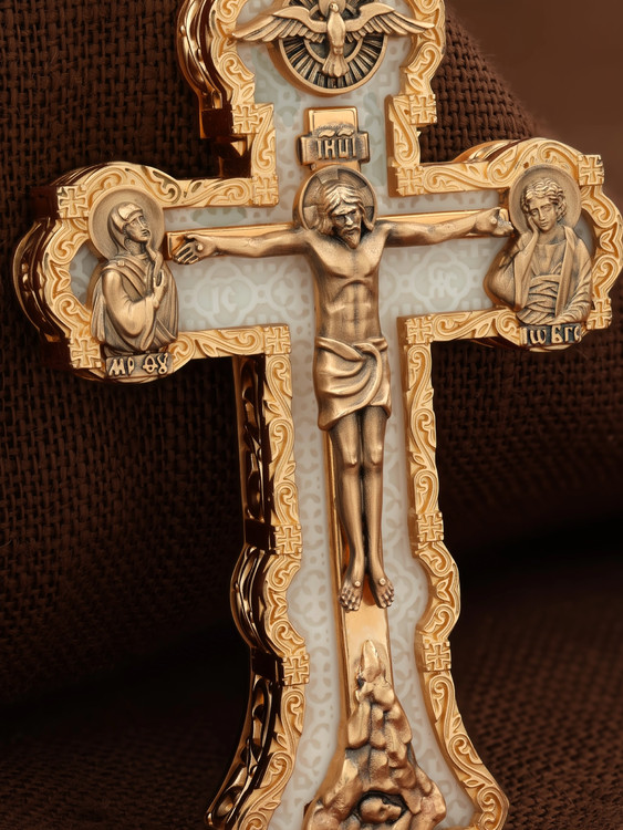 Крест из золота c бивнем мамонта