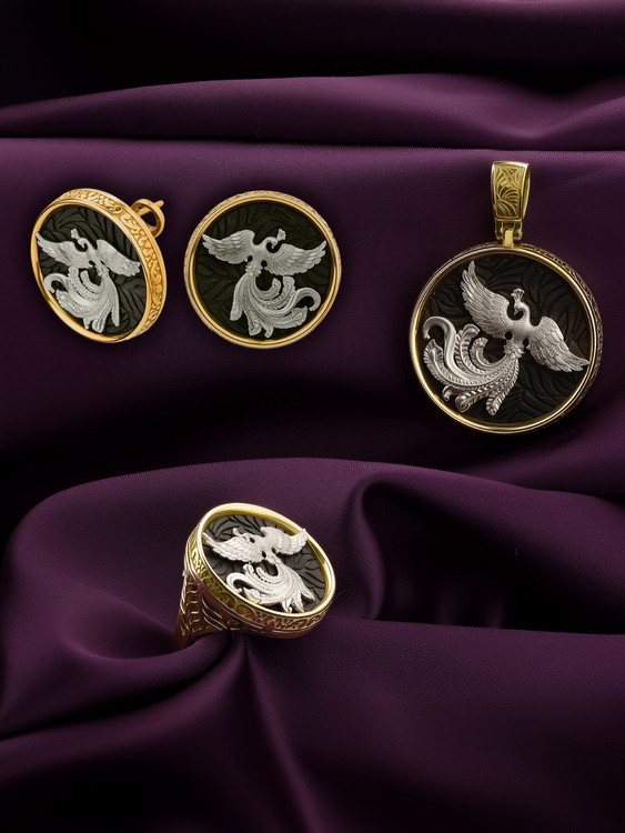 Подвеска из лимонного золота c эбеновым деревом