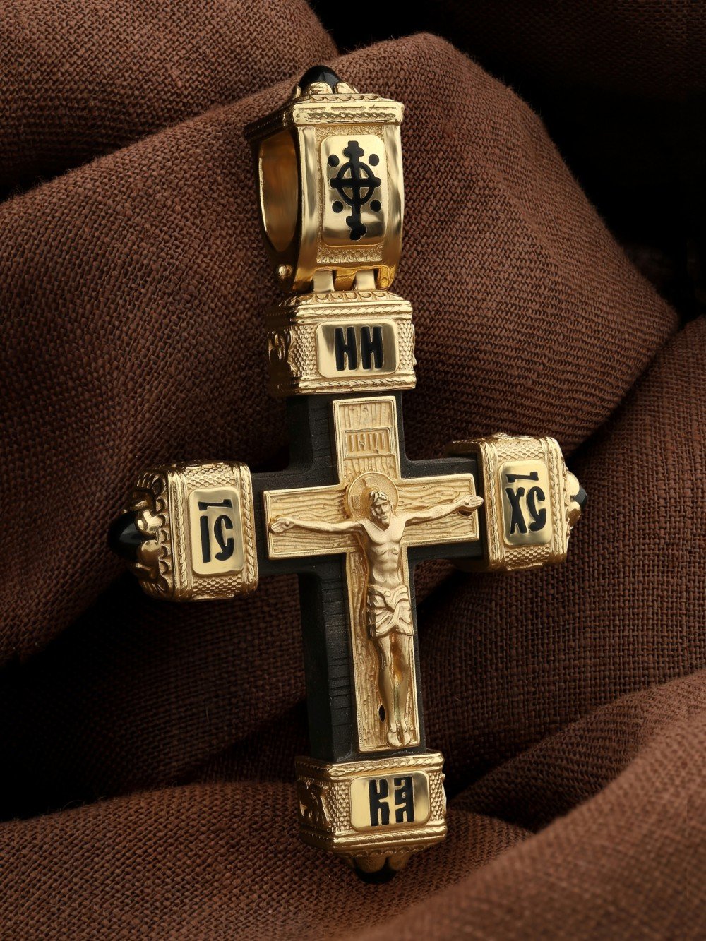 Крест из лимонного золота c эмаль , ониксом и эбеновым деревом