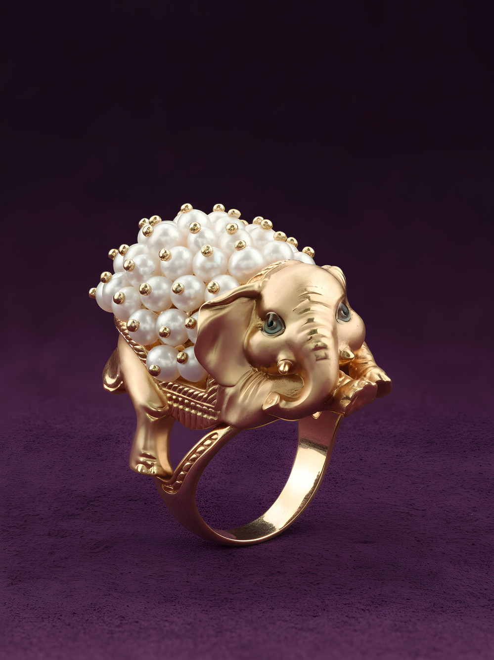 Кольцо из золота c эмаль и жемчугом