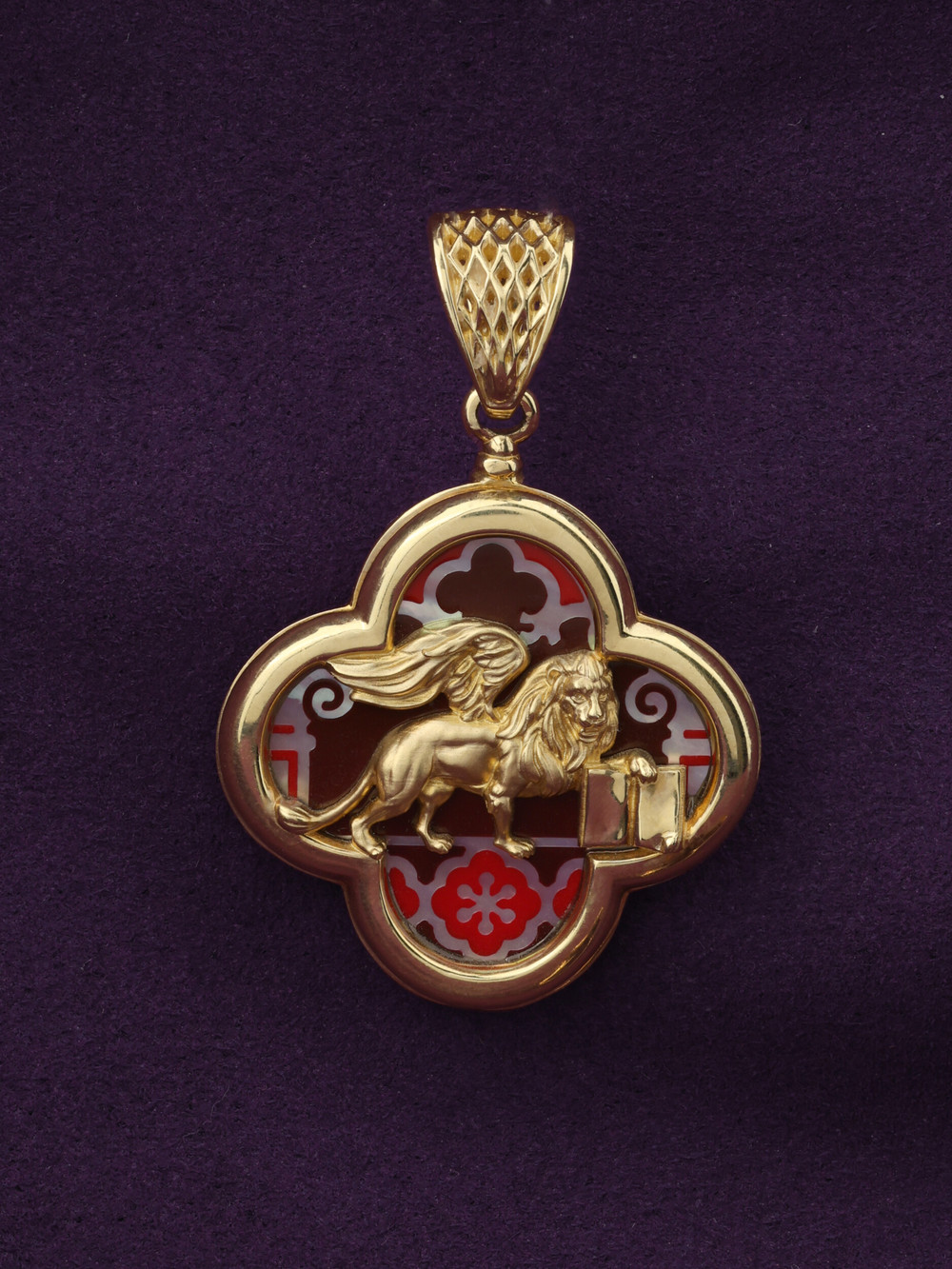 Подвеска из лимонного золота c эмаль и перламутром