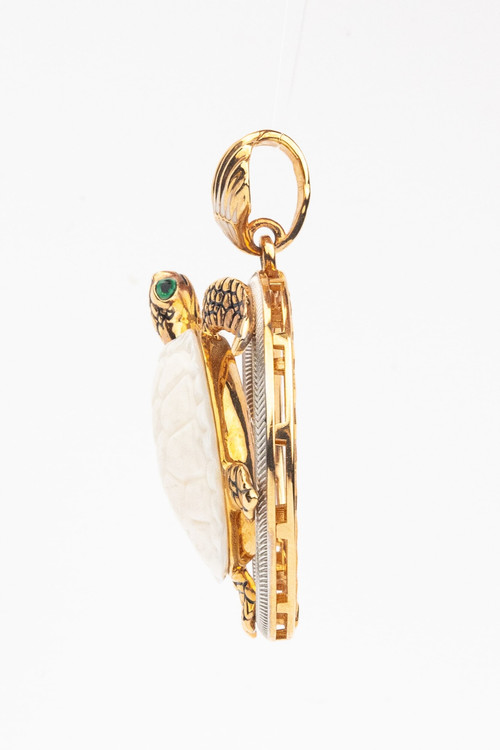 Подвеска из золота c эмаль и бивнем мамонта