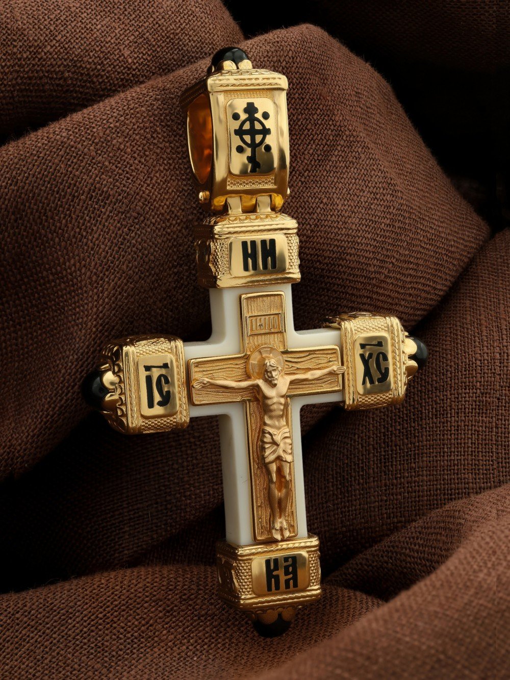 Крест из лимонного золота c эмаль , ониксом и бивнем мамонта