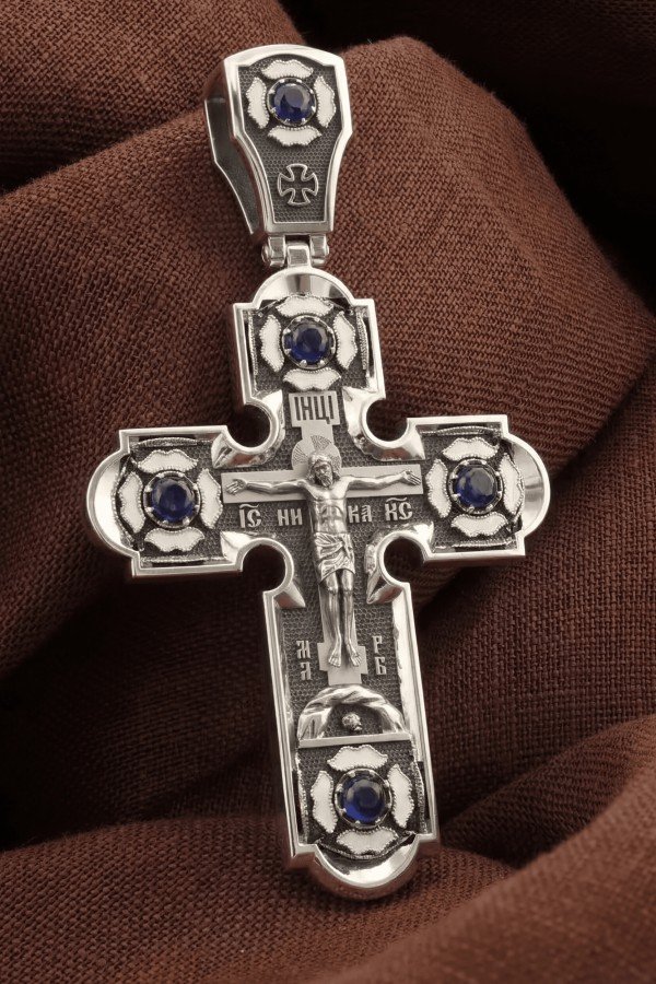 Крест из белого золота c эмаль и сапфиром