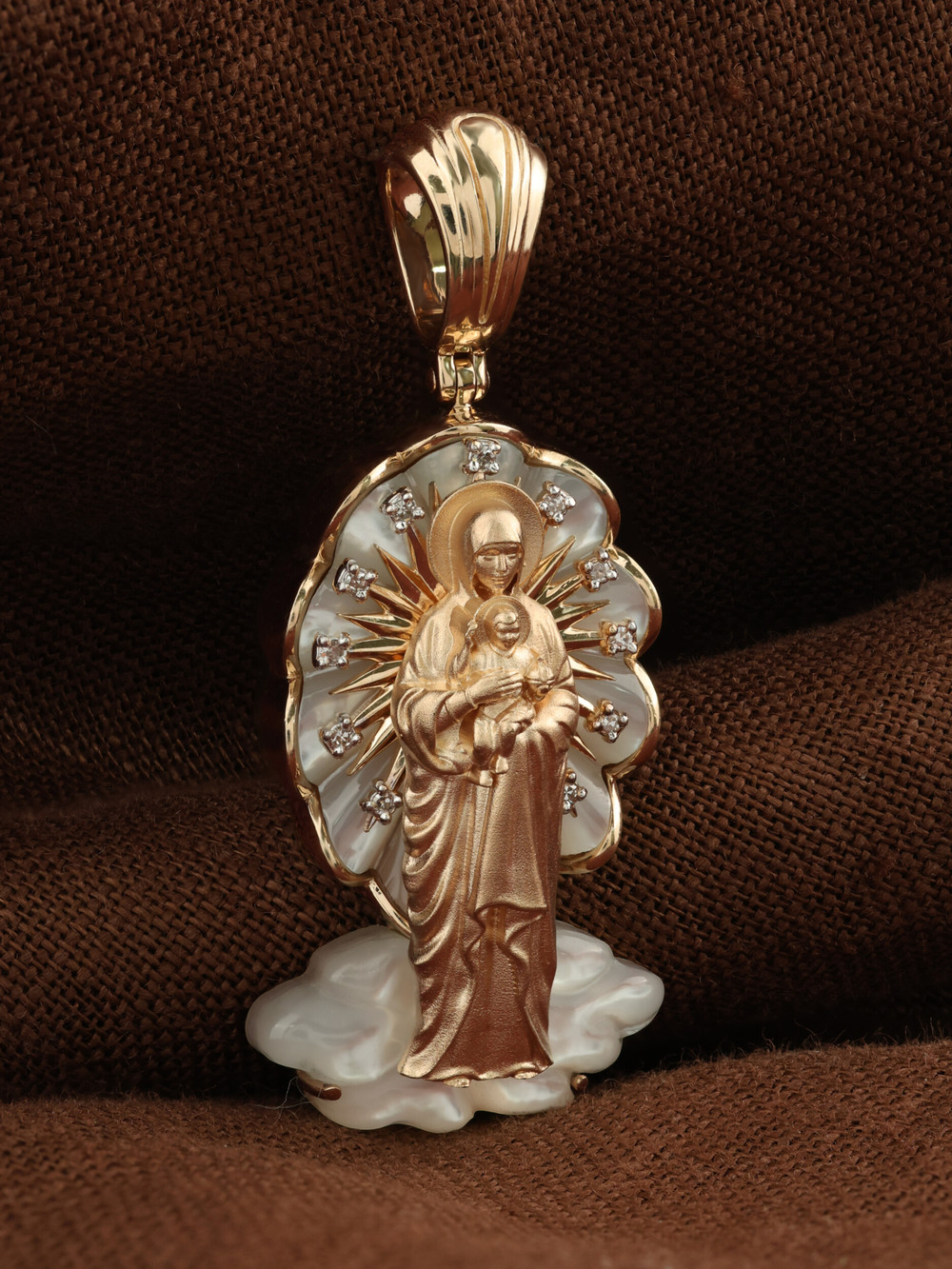 Образок из золота c бриллиантами и перламутром