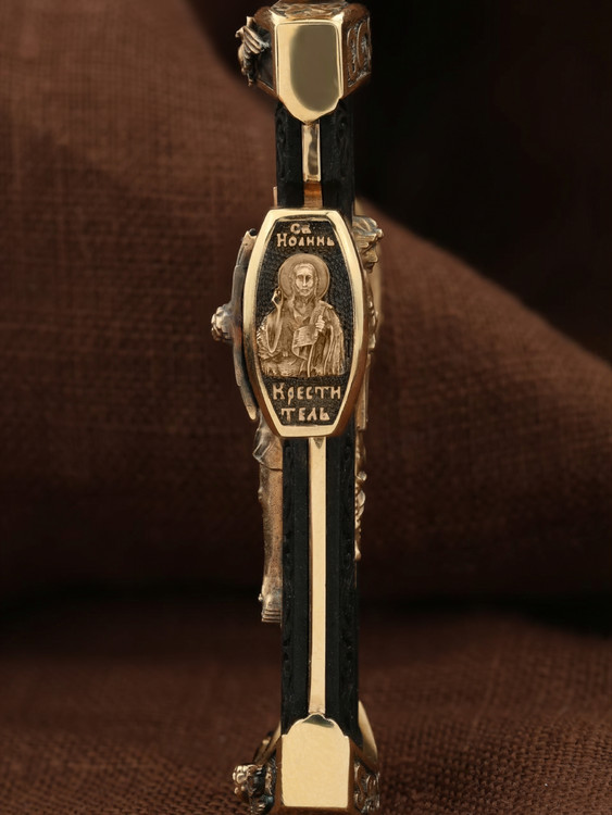 Крест из золота c эбеновым деревом