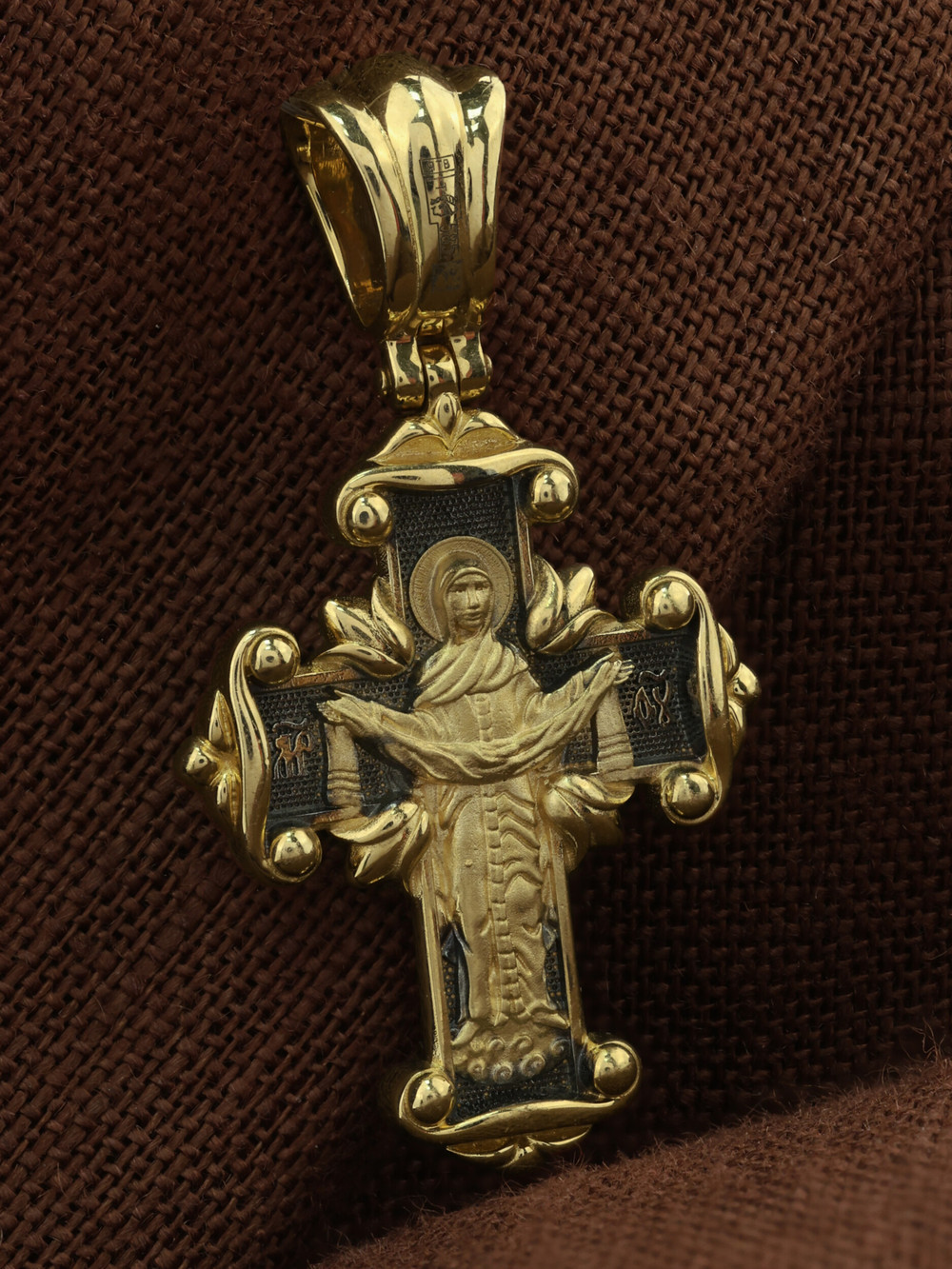 Крест из лимонного золота