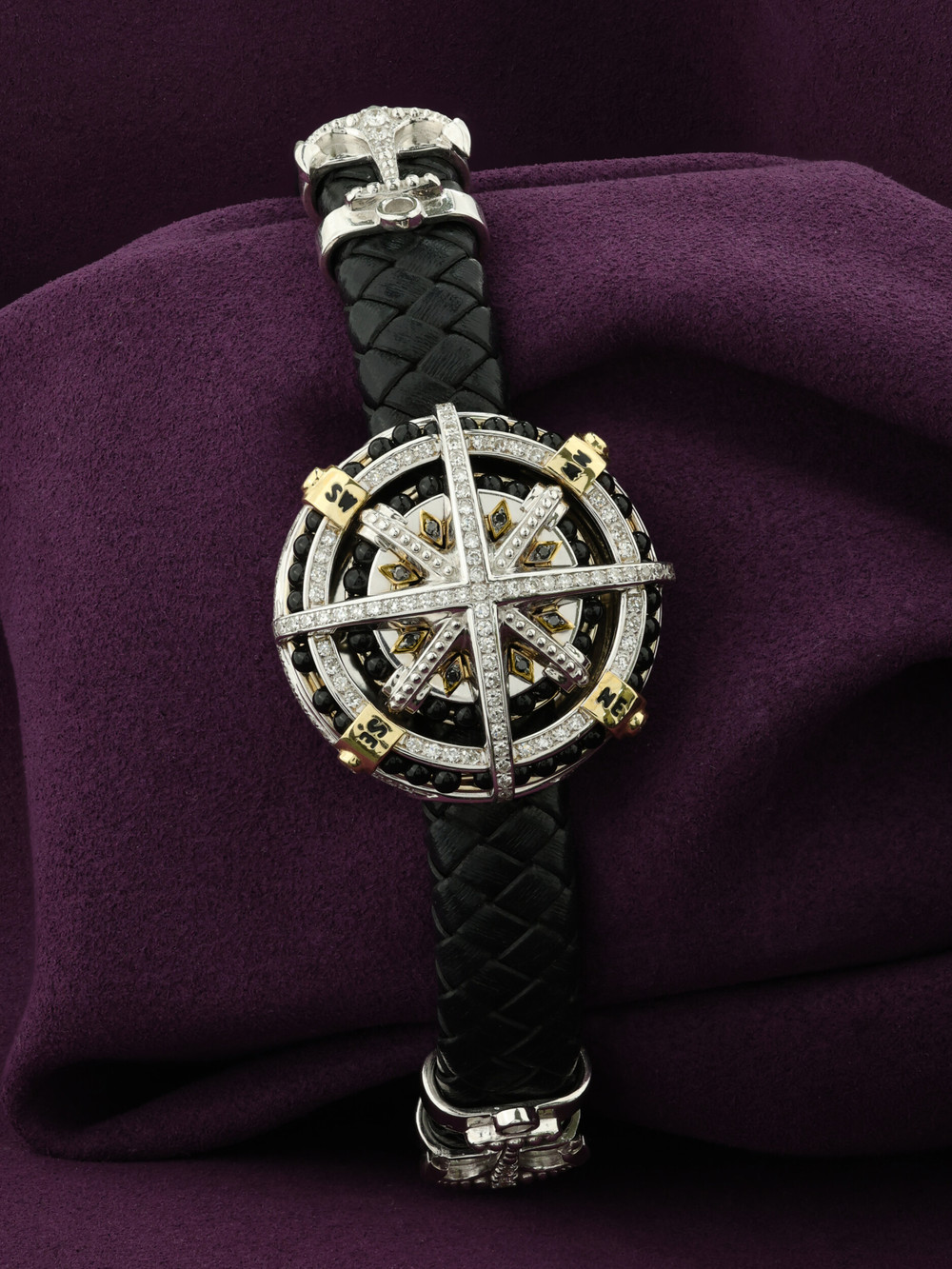 Браслет из белого золота c эмаль , бриллиантами, кожаным шнурком и ониксом