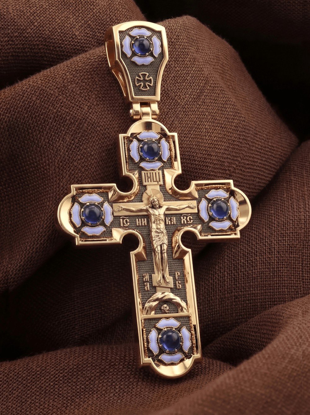 Крест из золота c эмаль и сапфиром