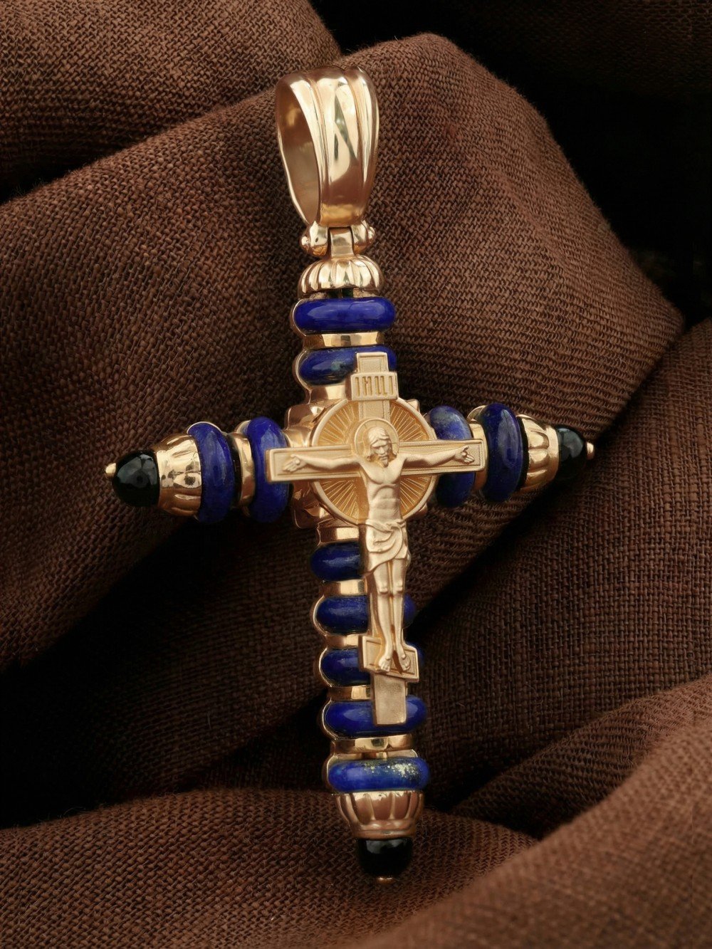 Крест из золота c ониксом и лазуритом