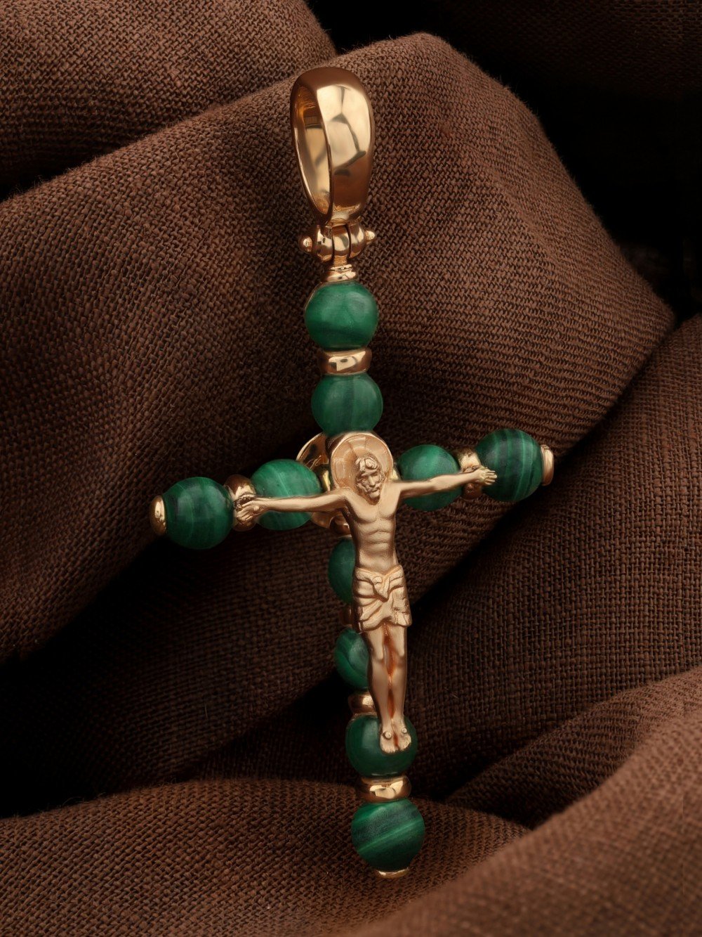 Крест из золота c малахитом