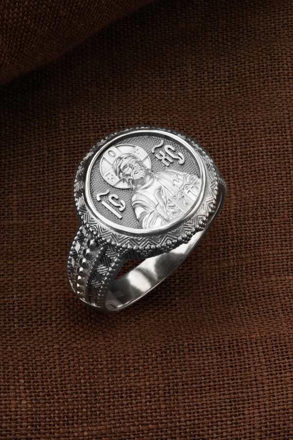 Кольцо из белого золота