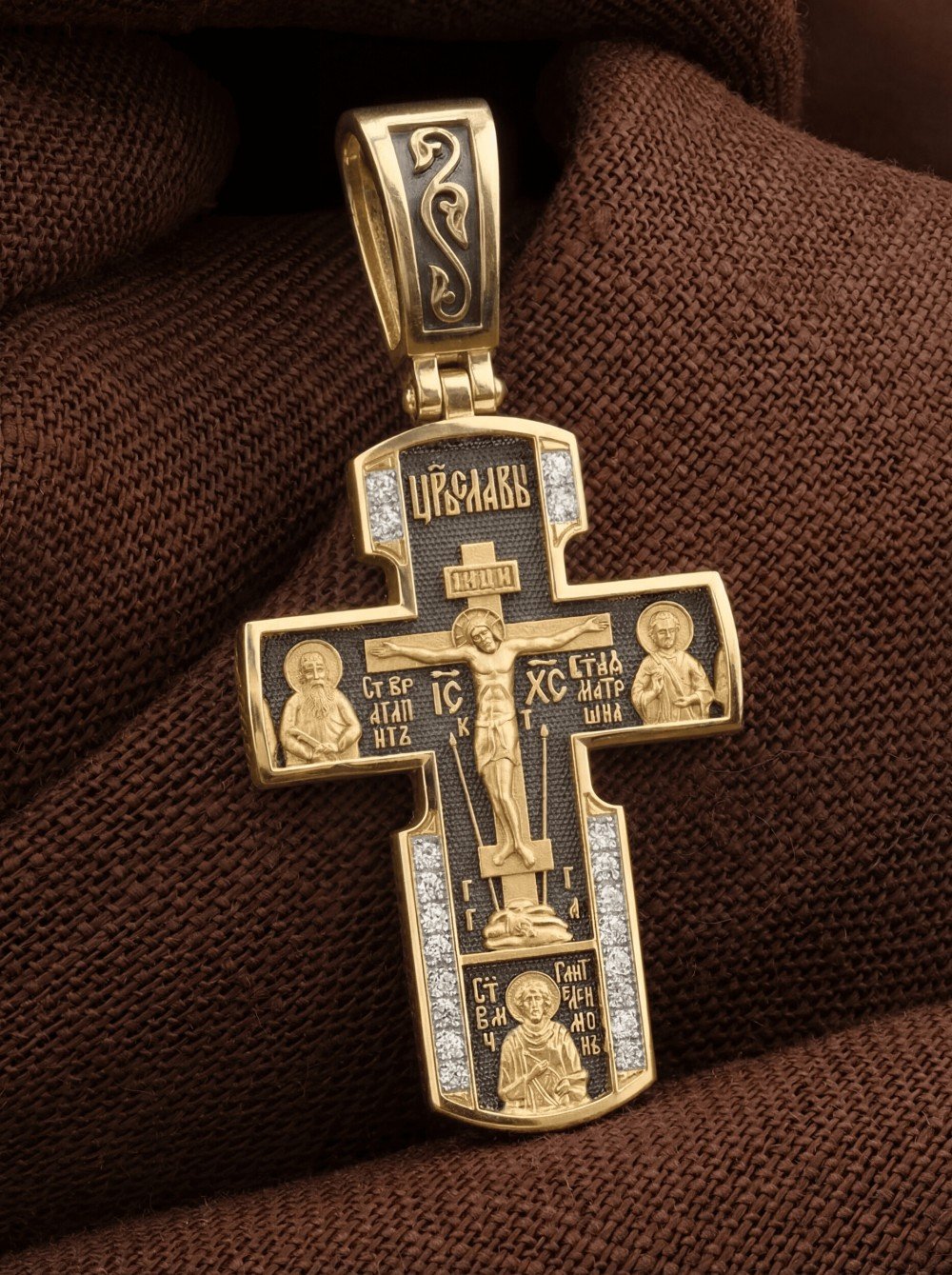 Крест из лимонного золота c бриллиантами