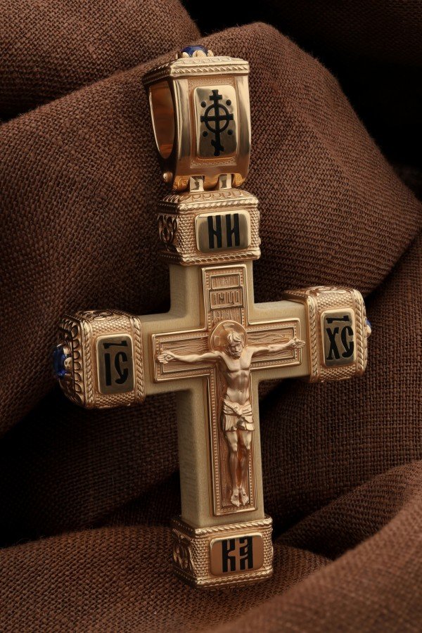 Крест из золота c эмаль , сапфиром и деревом груши