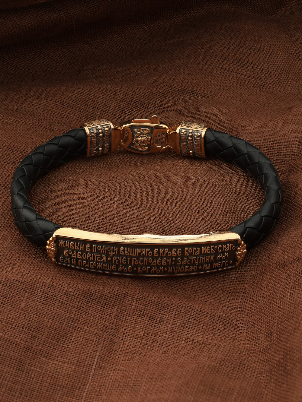 Браслет из золота c шнурком