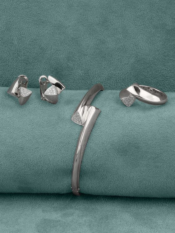 Кольцо из белого золота c бриллиантами