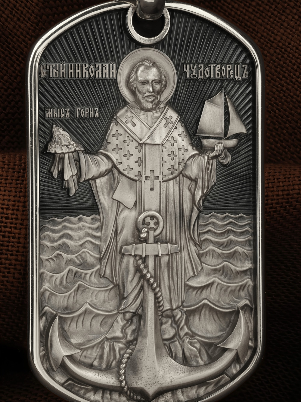 Образок из белого золота c эмаль