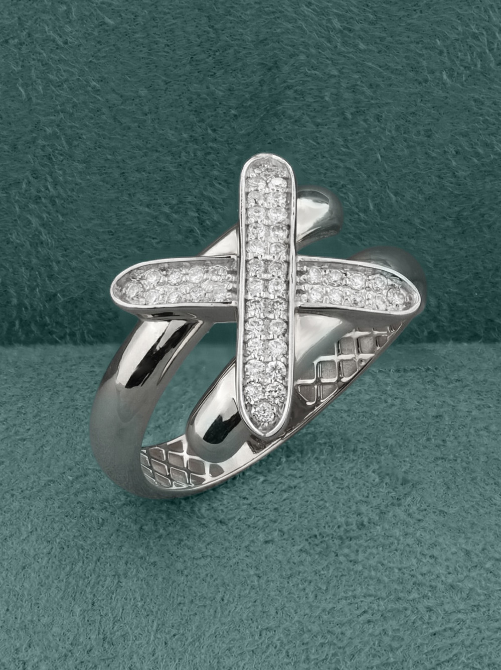 Кольцо из белого золота c бриллиантами