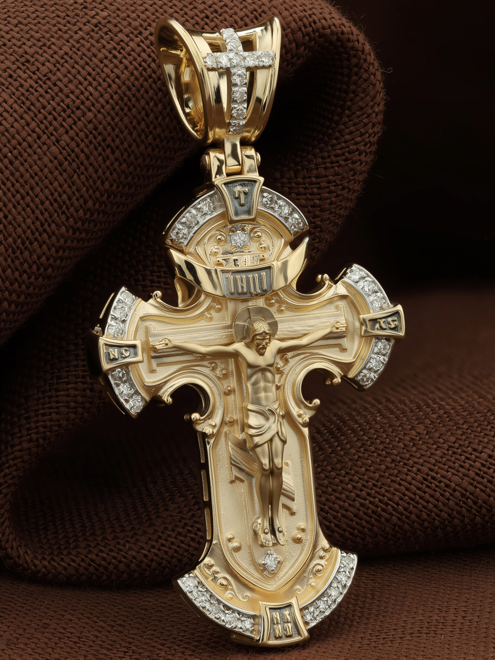 Крест из лимонного золота c бриллиантами