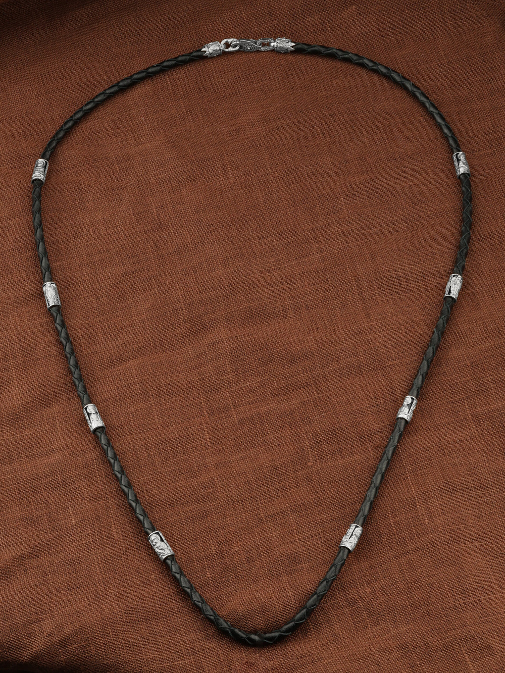 Шнурок кожаный из белого золота c кожаным шнурком