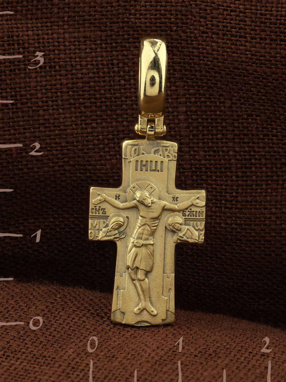 Крест из лимонного золота