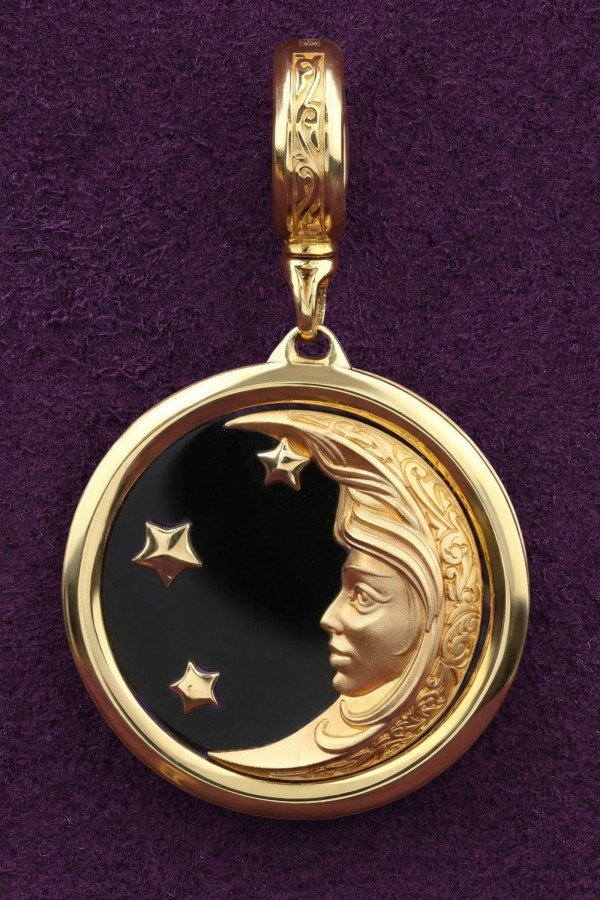 Подвеска из лимонного золота c ониксом