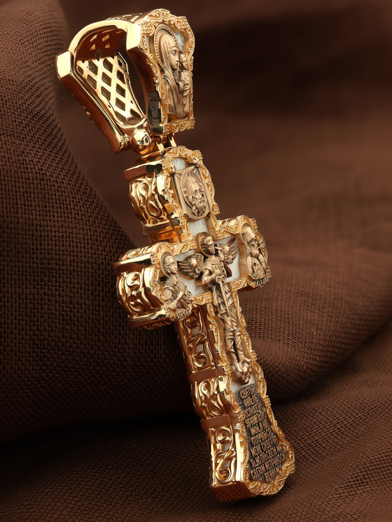 Крест из золота c бивнем мамонта