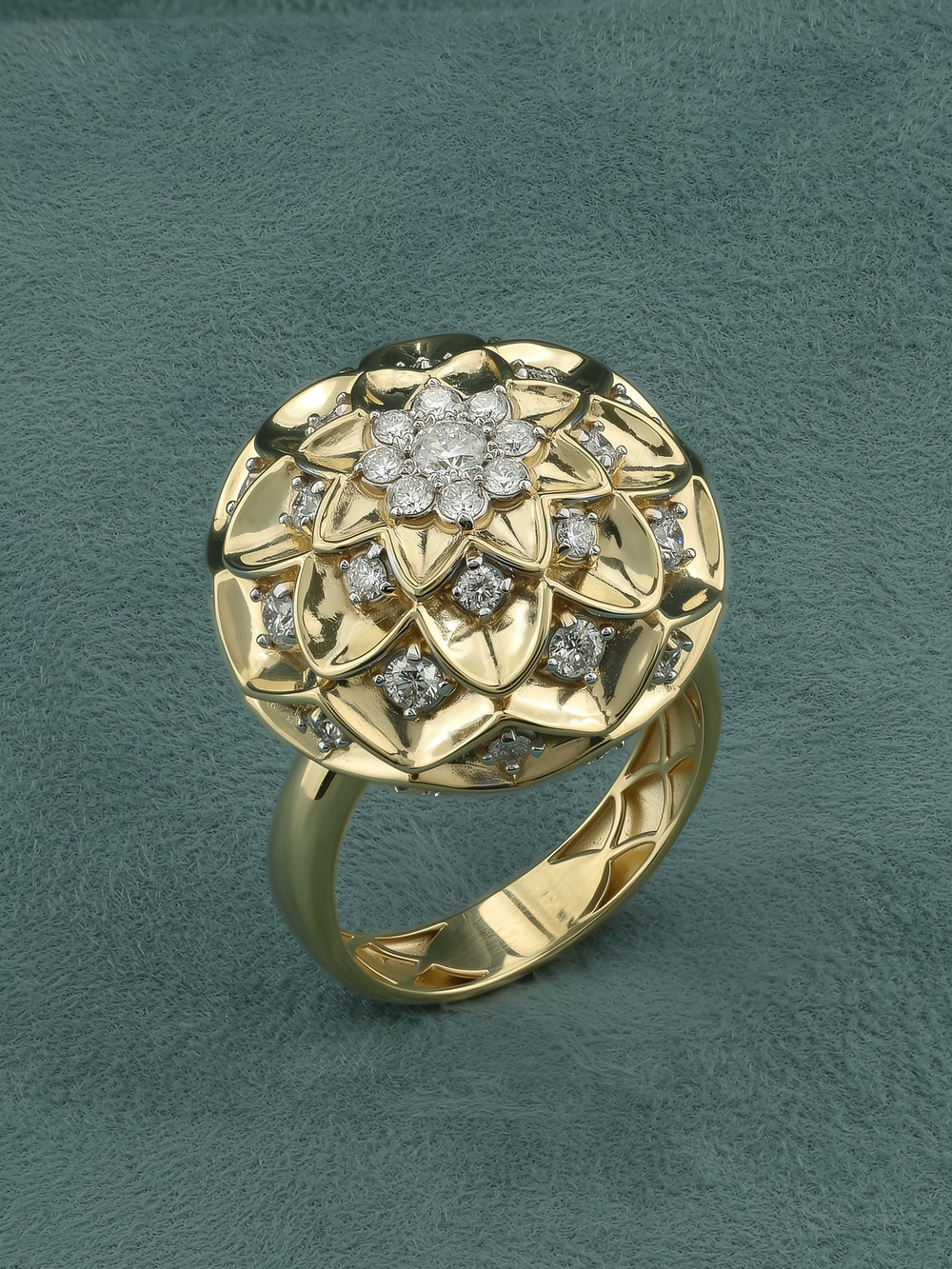 Кольцо из лимонного золота c бриллиантами