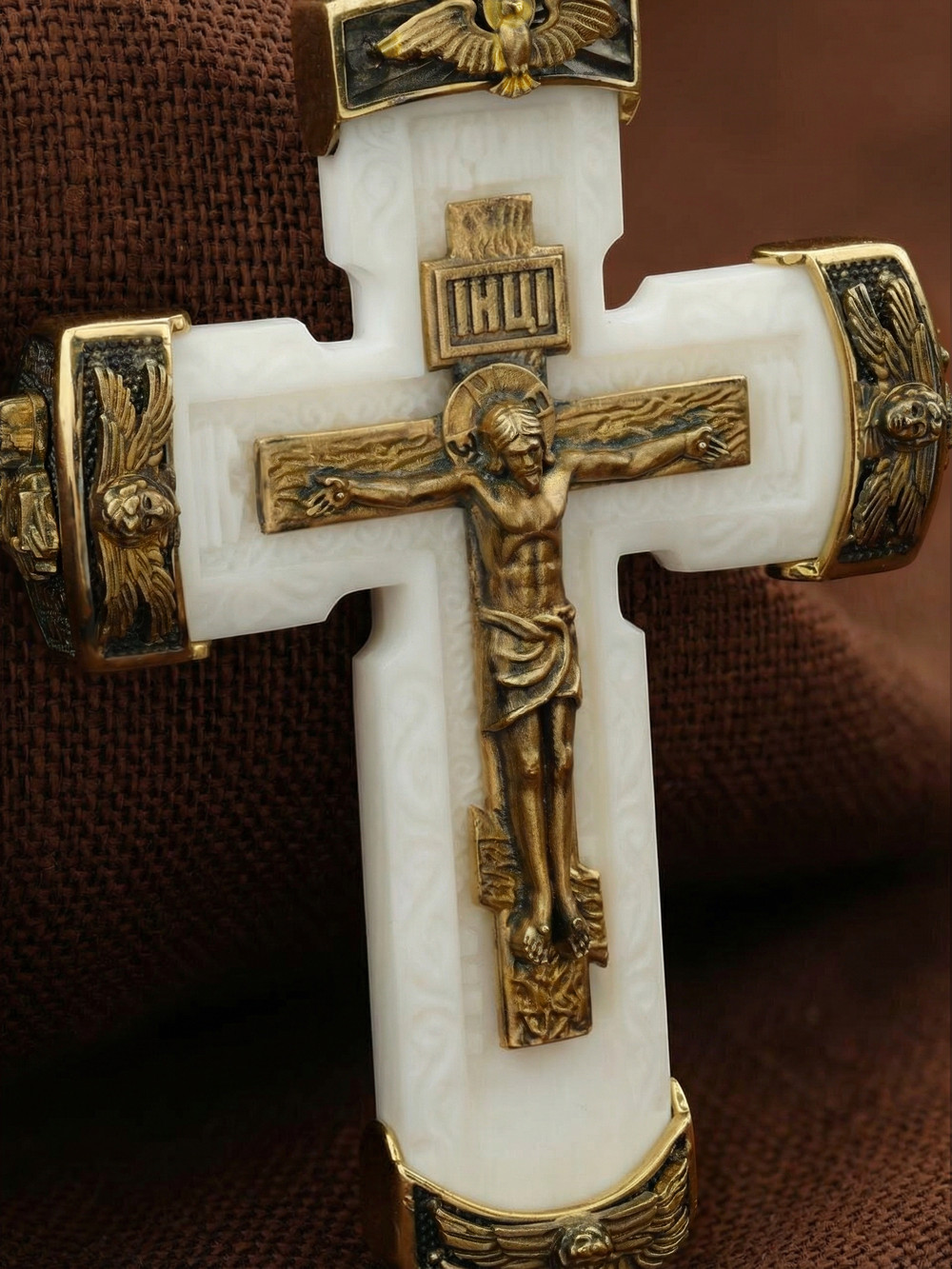 Крест из лимонного золота c бивнем мамонта