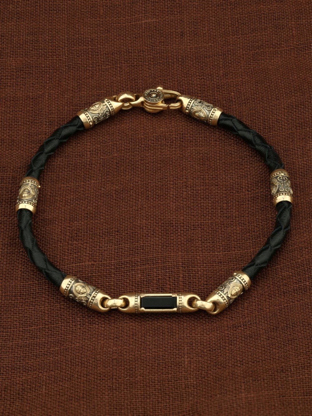 Браслет из лимонного золота c кожаным шнурком и ониксом