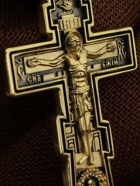 Крест из лимонного золота
