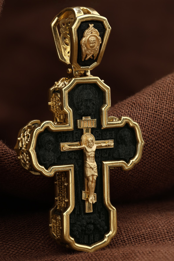 Крест из лимонного золота c эбеновым деревом