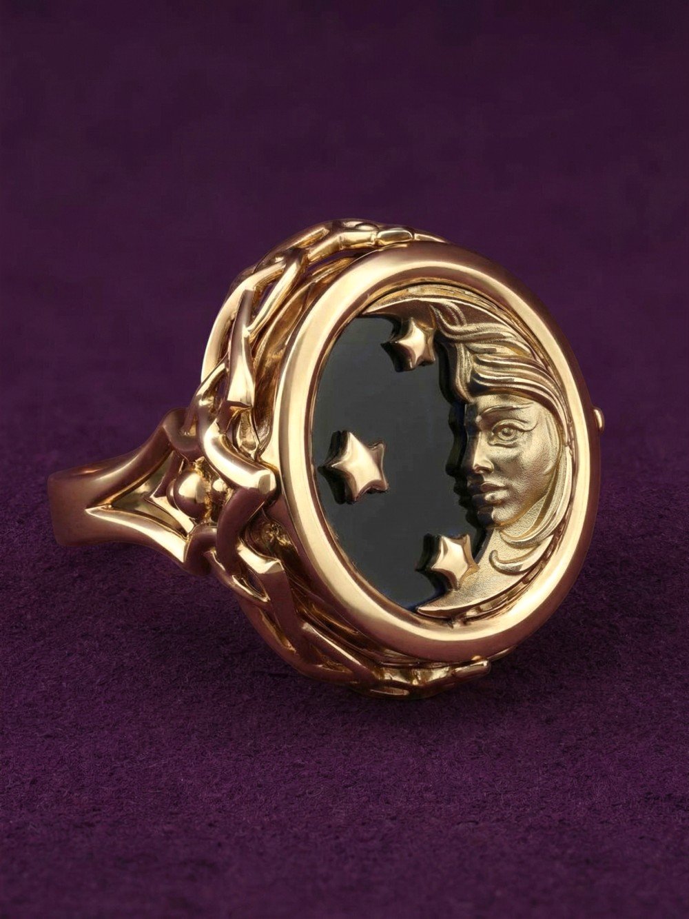 Кольцо из золота c ониксом и перламутром