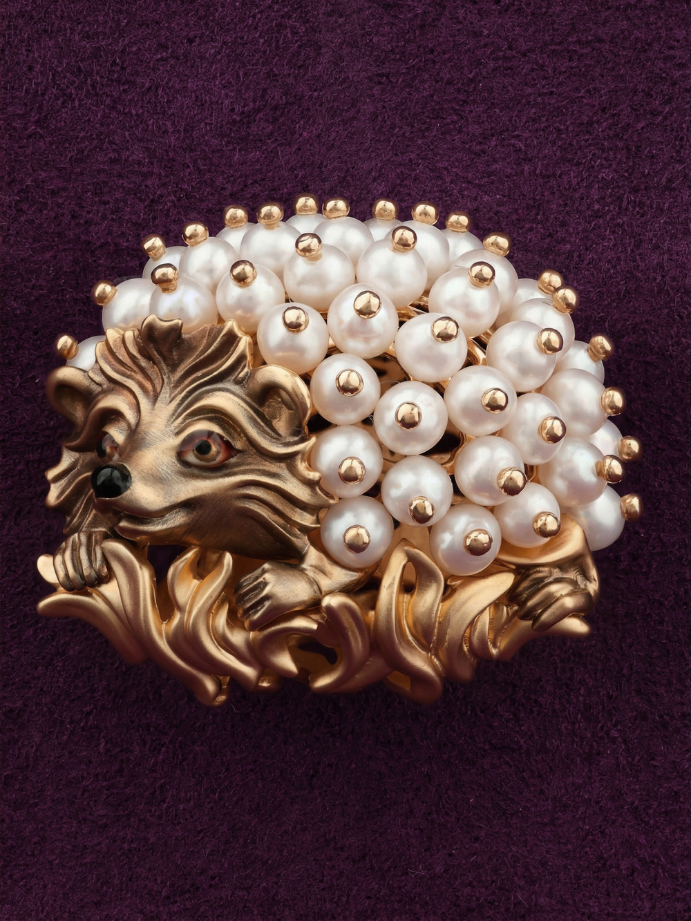 Брошь из золота c эмаль и жемчугом