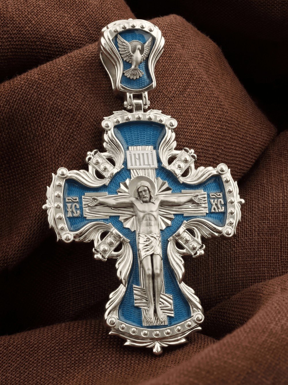 Крест из белого золота c эмаль