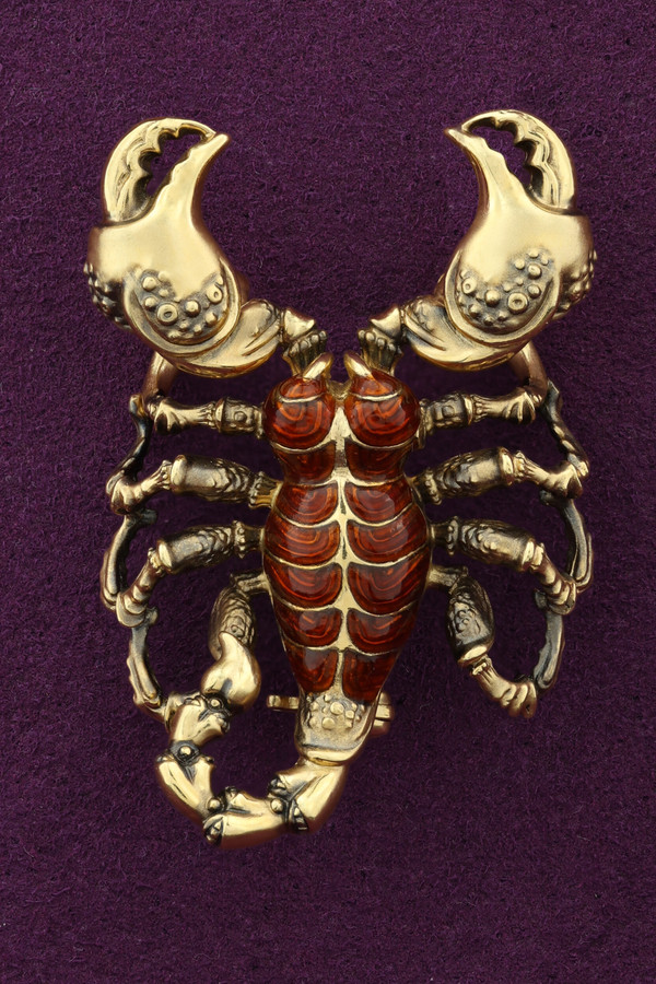 Брошь из лимонного золота c эмаль