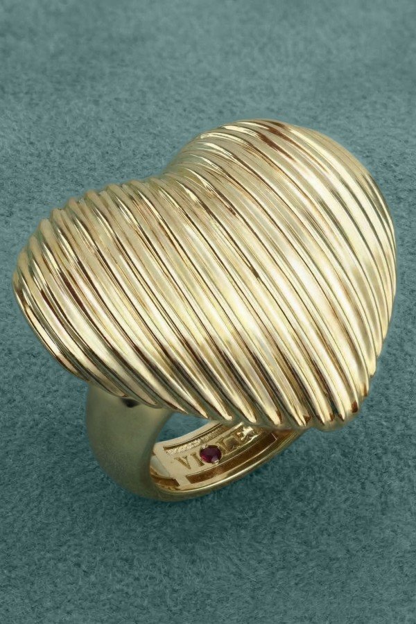 Кольцо из лимонного золота c рубином