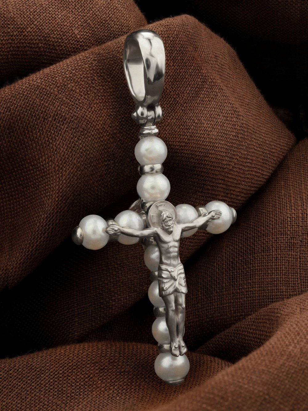 Крест из белого золота c жемчугом