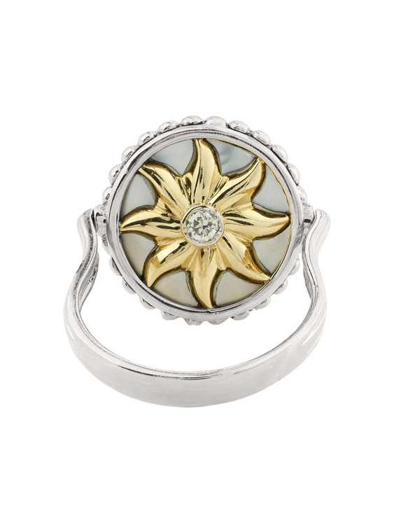 Кольцо из белого золота c бриллиантами, ониксом и перламутром