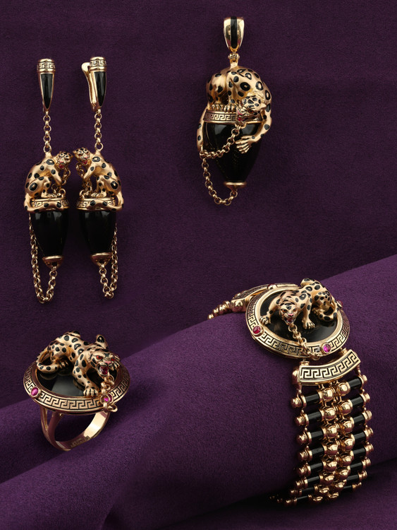 Подвеска из золота c эмалью и ониксом