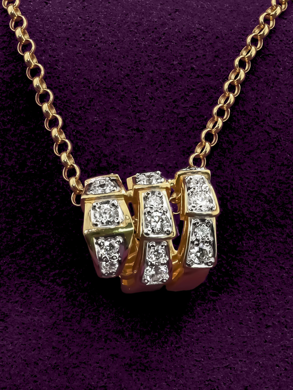 Подвеска из золота c бриллиантами