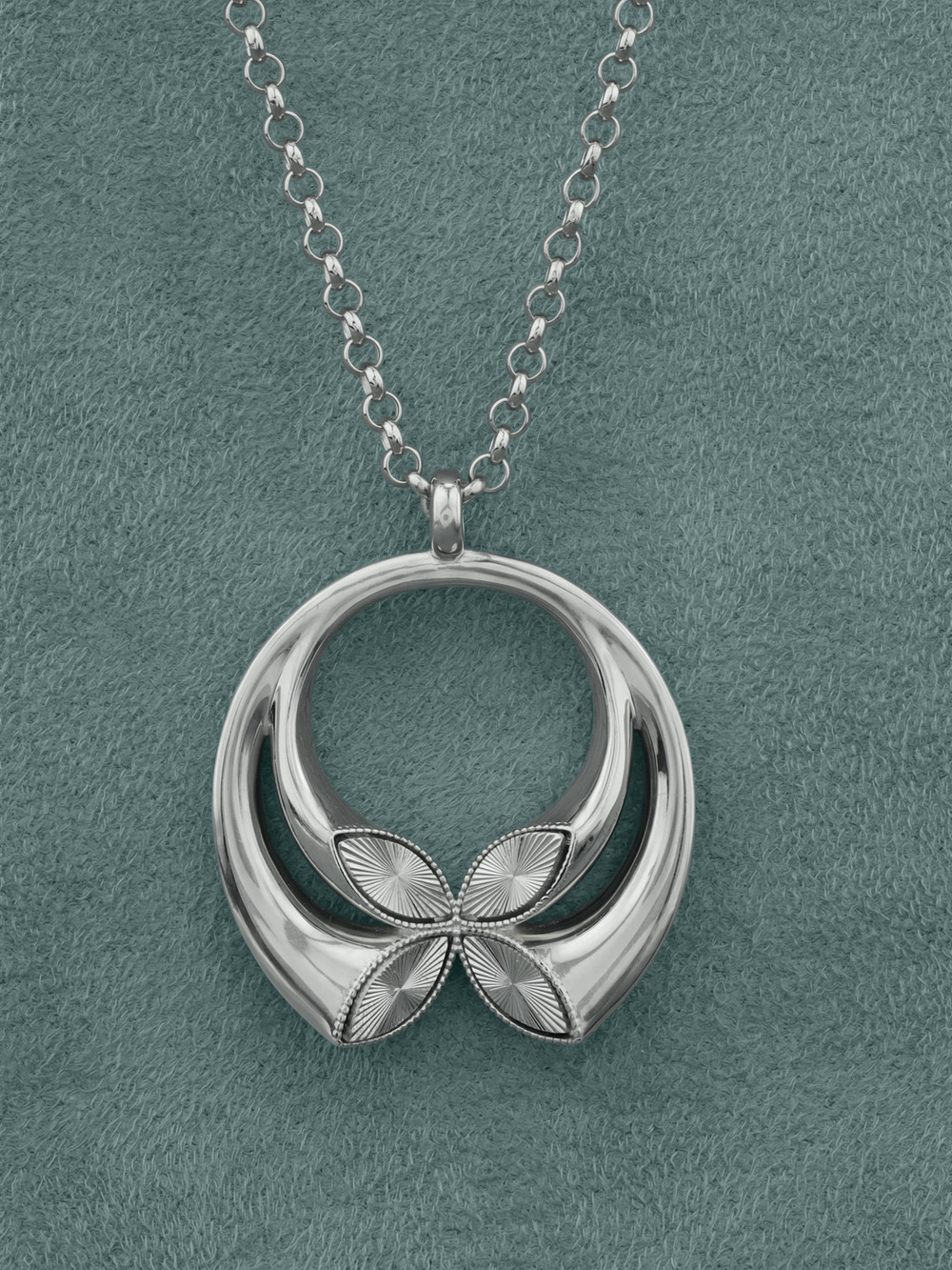 Колье из белого золота