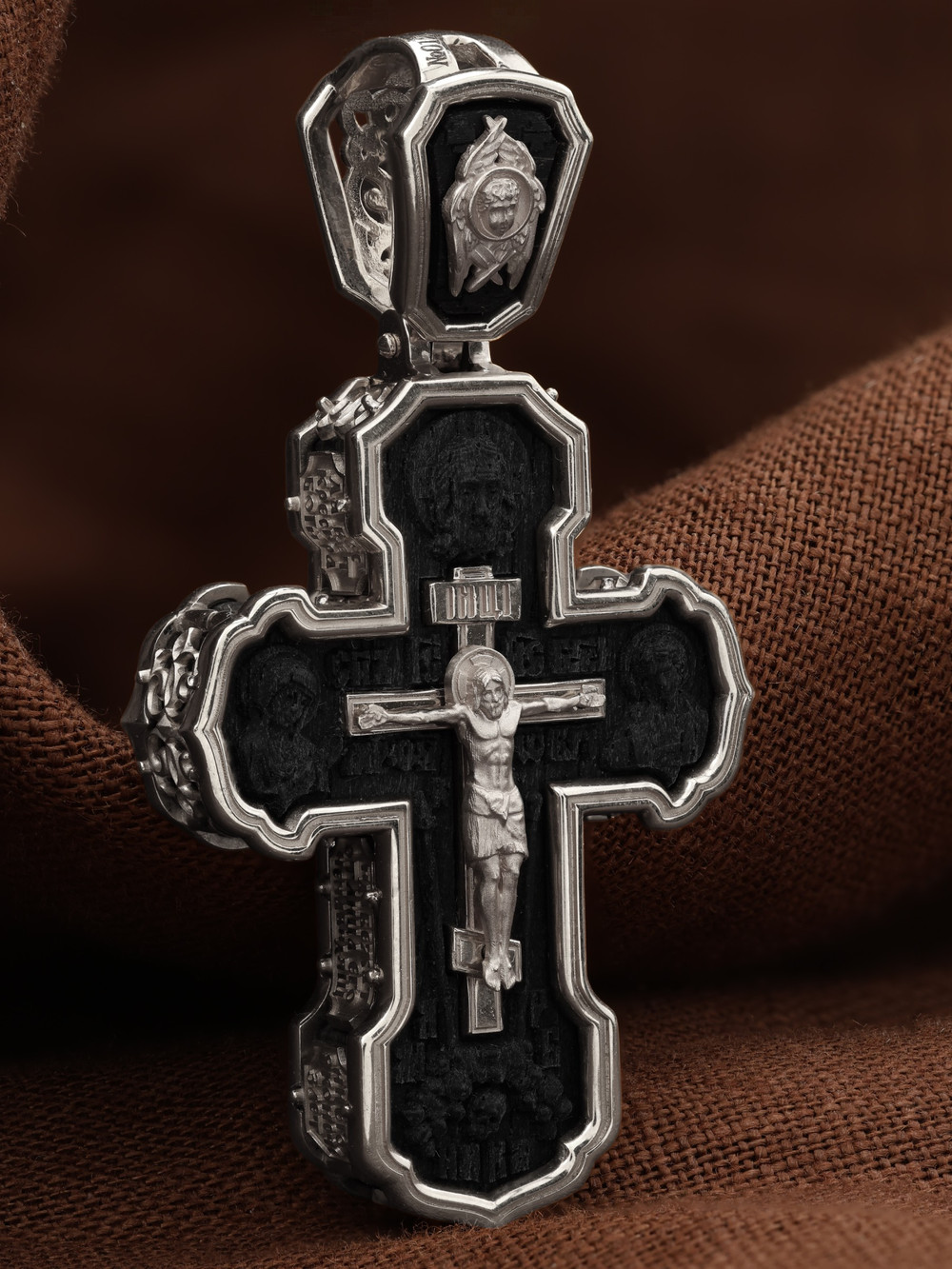 Крест из белого золота c эбеновым деревом