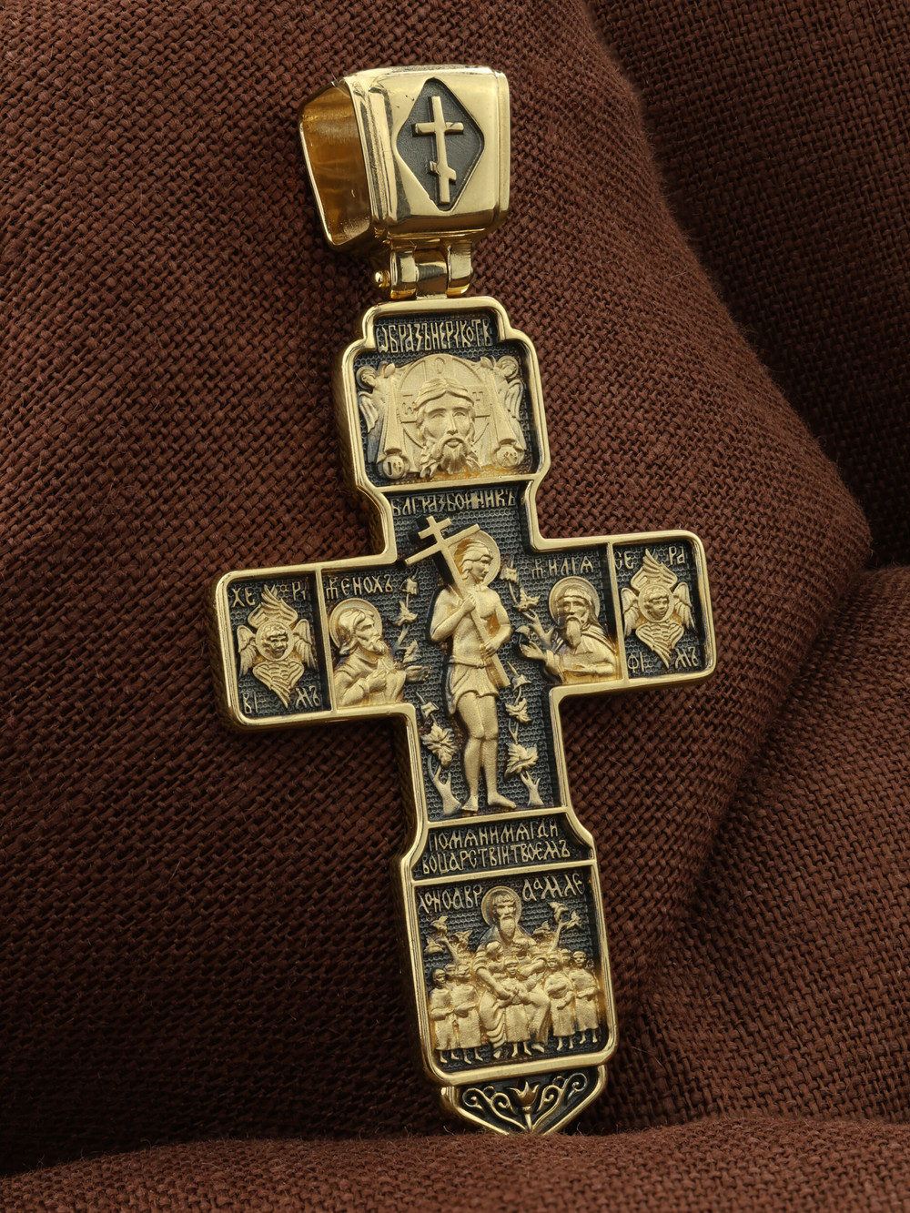 Крест из лимонного золота