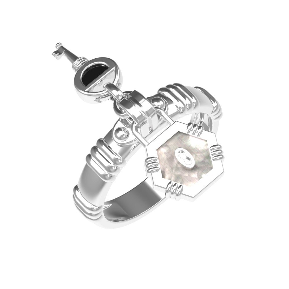 Кольцо из белого золота c ониксом и перламутром