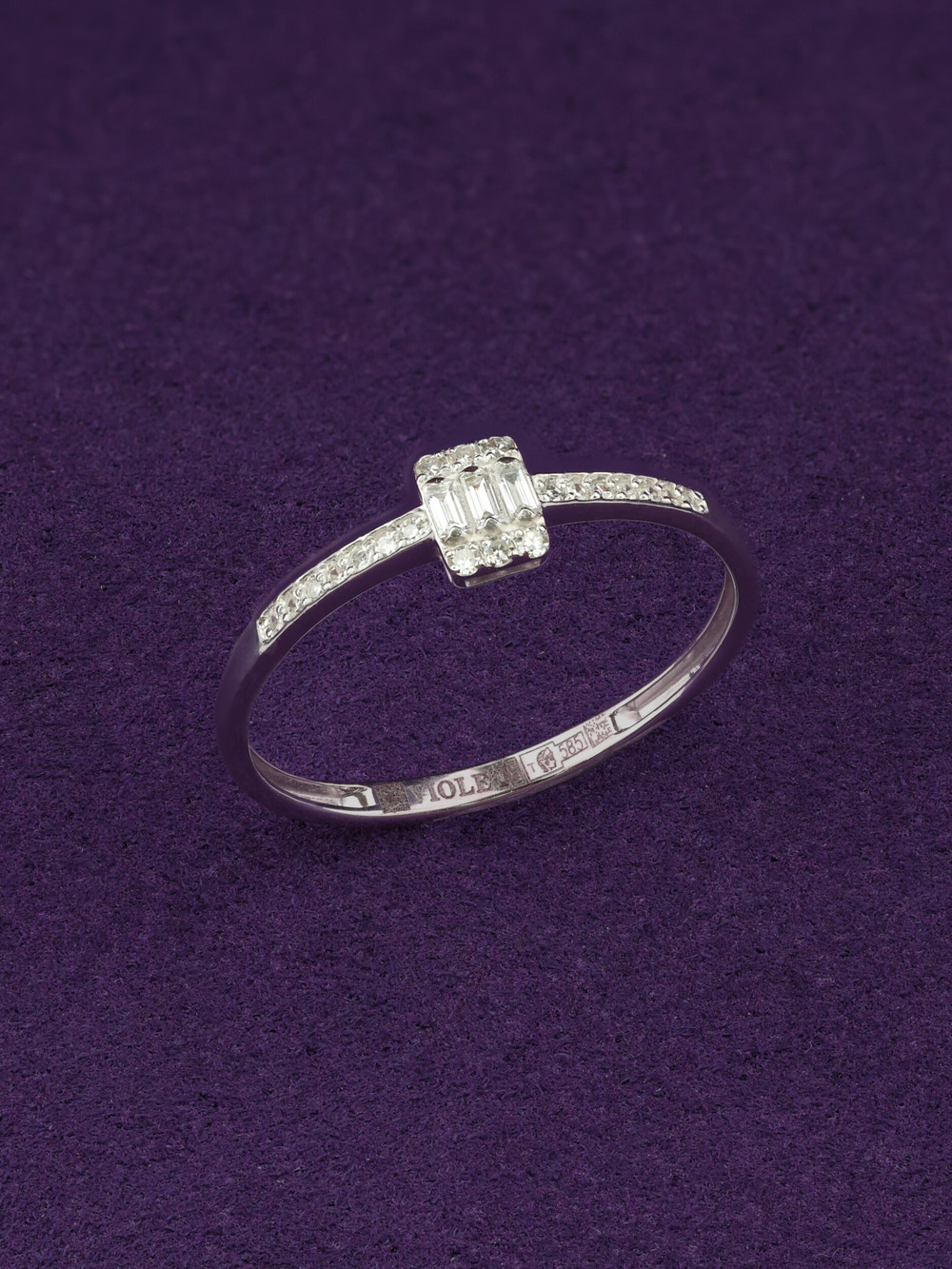 Кольцо из белого золота c бриллиантами