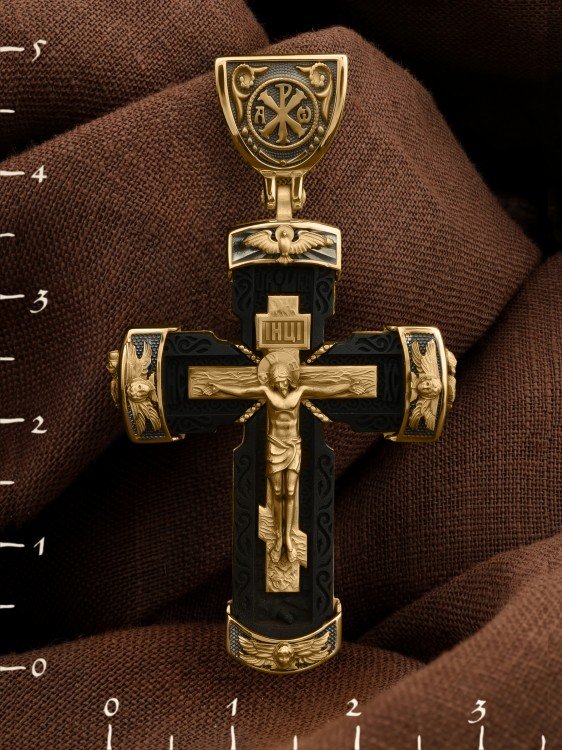 Крест из лимонного золота c эбеновым деревом