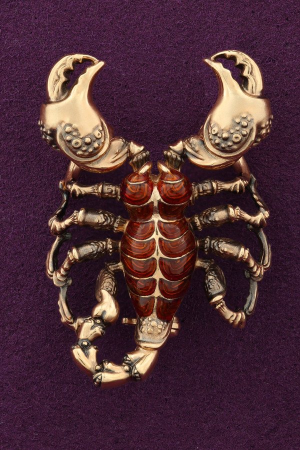 Брошь из золота c эмаль