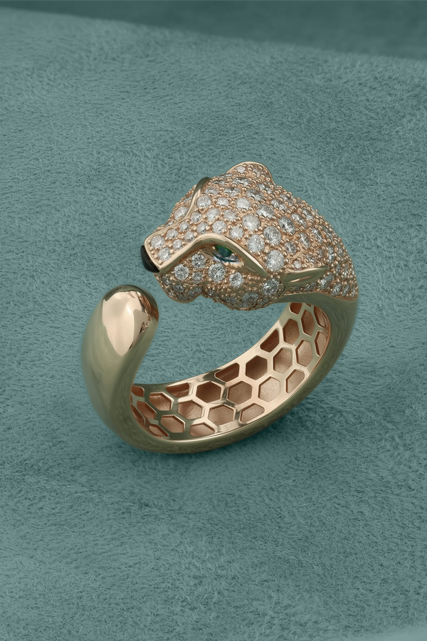 Кольцо из розового золота c бриллиантами, изумрудом и ониксом